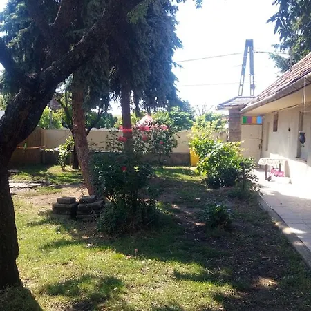 Apartament Gyoengyoesi Kertes Haz