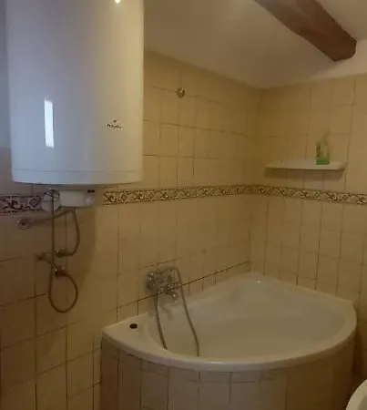 Gyoengyoesi Kertes Haz Apartament Gyöngyös